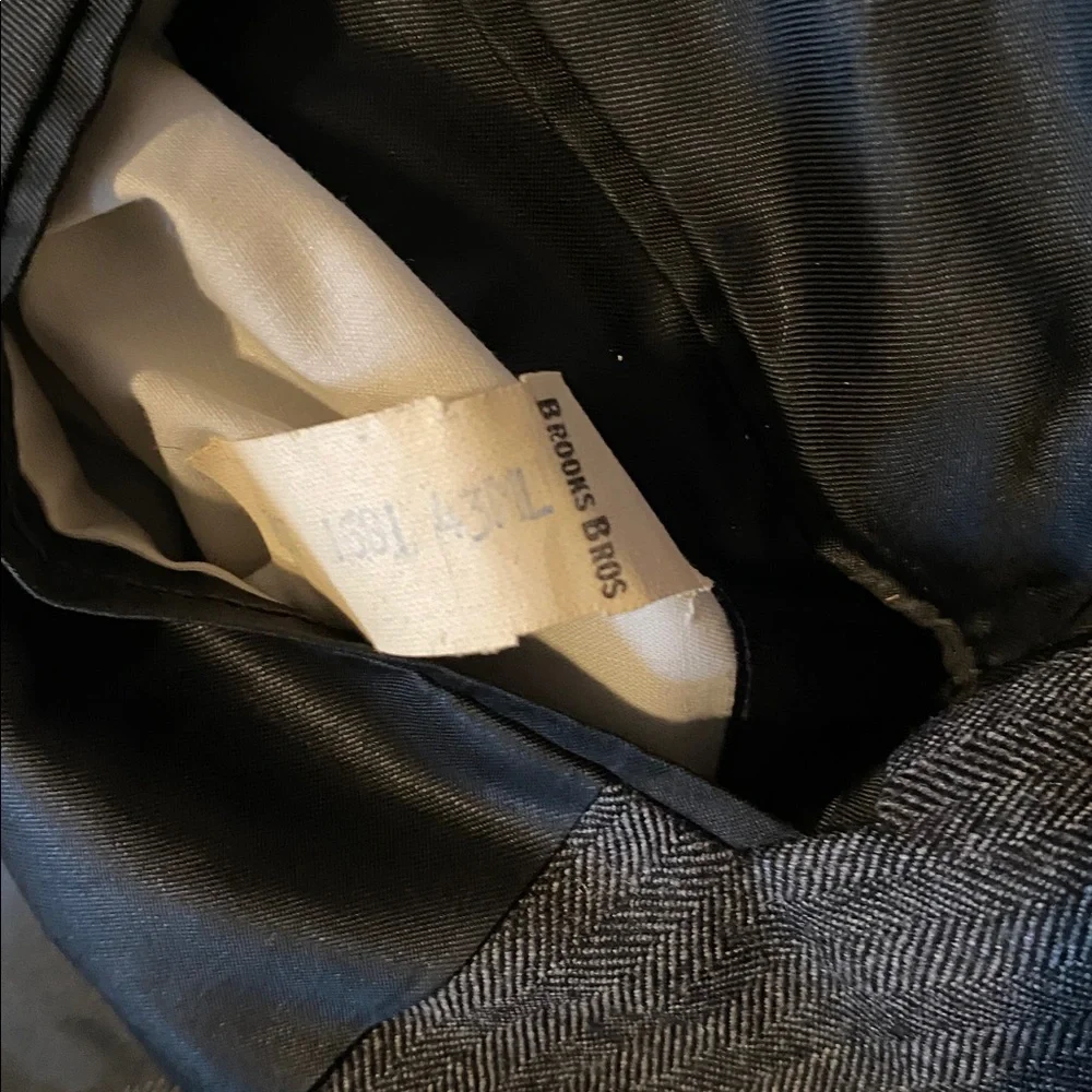 Brooks Brothers Charcoal Herringbone full Suit jacket and slacks 43 ML